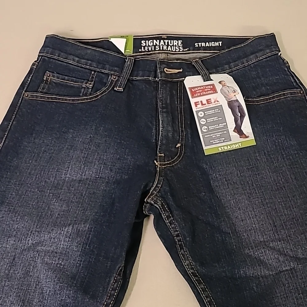 - NWT  LEVIS SIGNATURE Straight/FLEX Size 29 X 32 Men's
